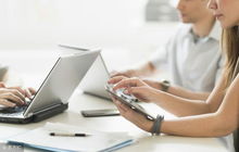 經(jīng)營無形產(chǎn)品 勞務(wù)的電子商務(wù)收益模式可分為以下幾種